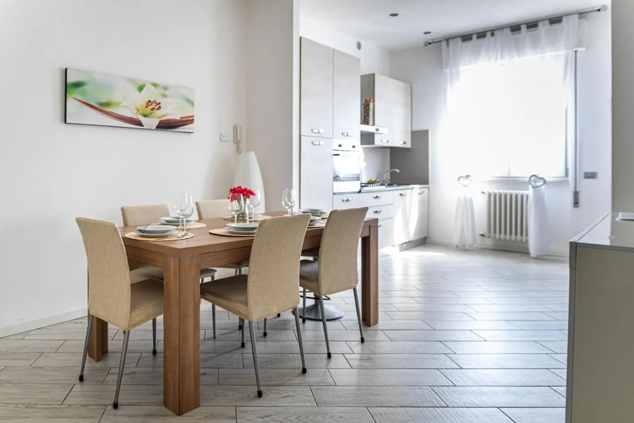 מנרבה דל גארדה Minerva Holiday Home דירה