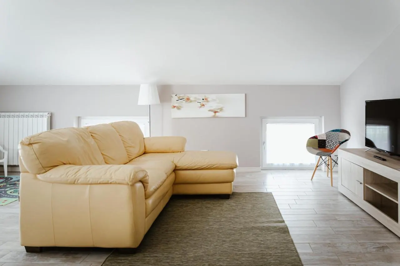 מנרבה דל גארדה Minerva Holiday Home איטליה