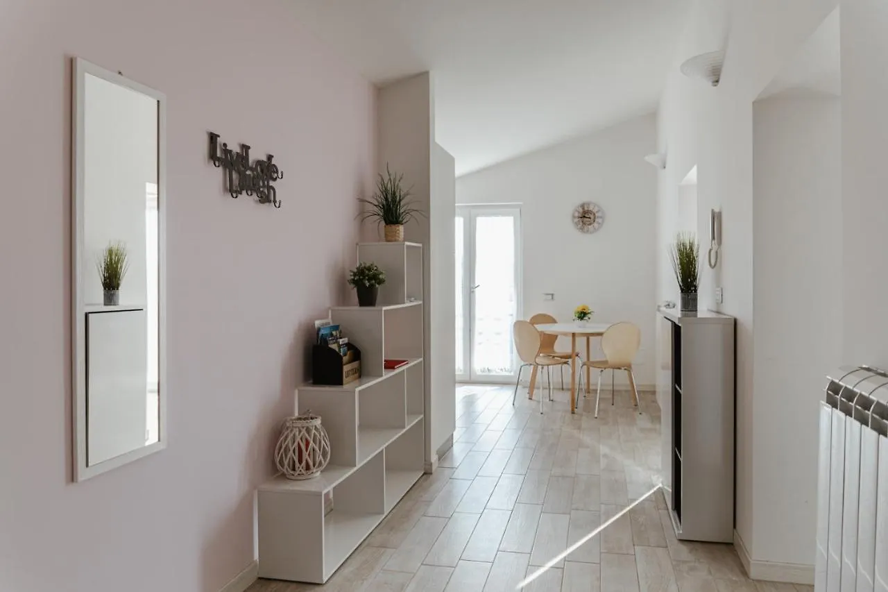 מנרבה דל גארדה Minerva Holiday Home 0*, מנרבה דל גארדה