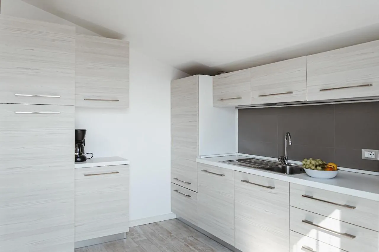 מנרבה דל גארדה Minerva Holiday Home מנרבה דל גארדה