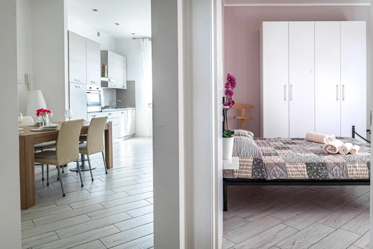 מנרבה דל גארדה Minerva Holiday Home 0*, מנרבה דל גארדה איטליה