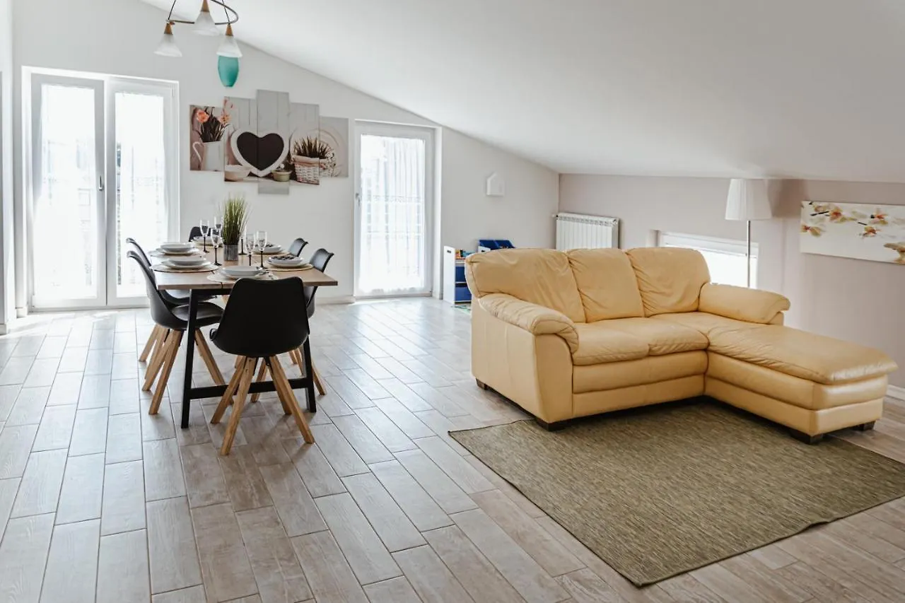 מנרבה דל גארדה Minerva Holiday Home 0*, מנרבה דל גארדה איטליה